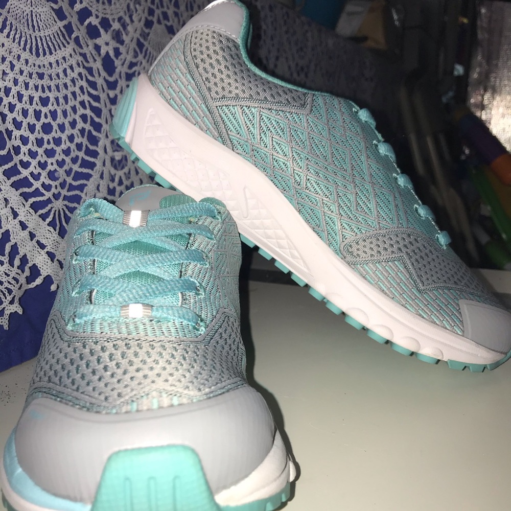 Women’s blue propet one sneakers size 7 wide